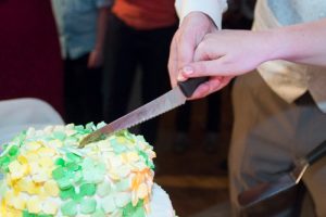 tortenanschnitt auf hochzeit in sömmerda